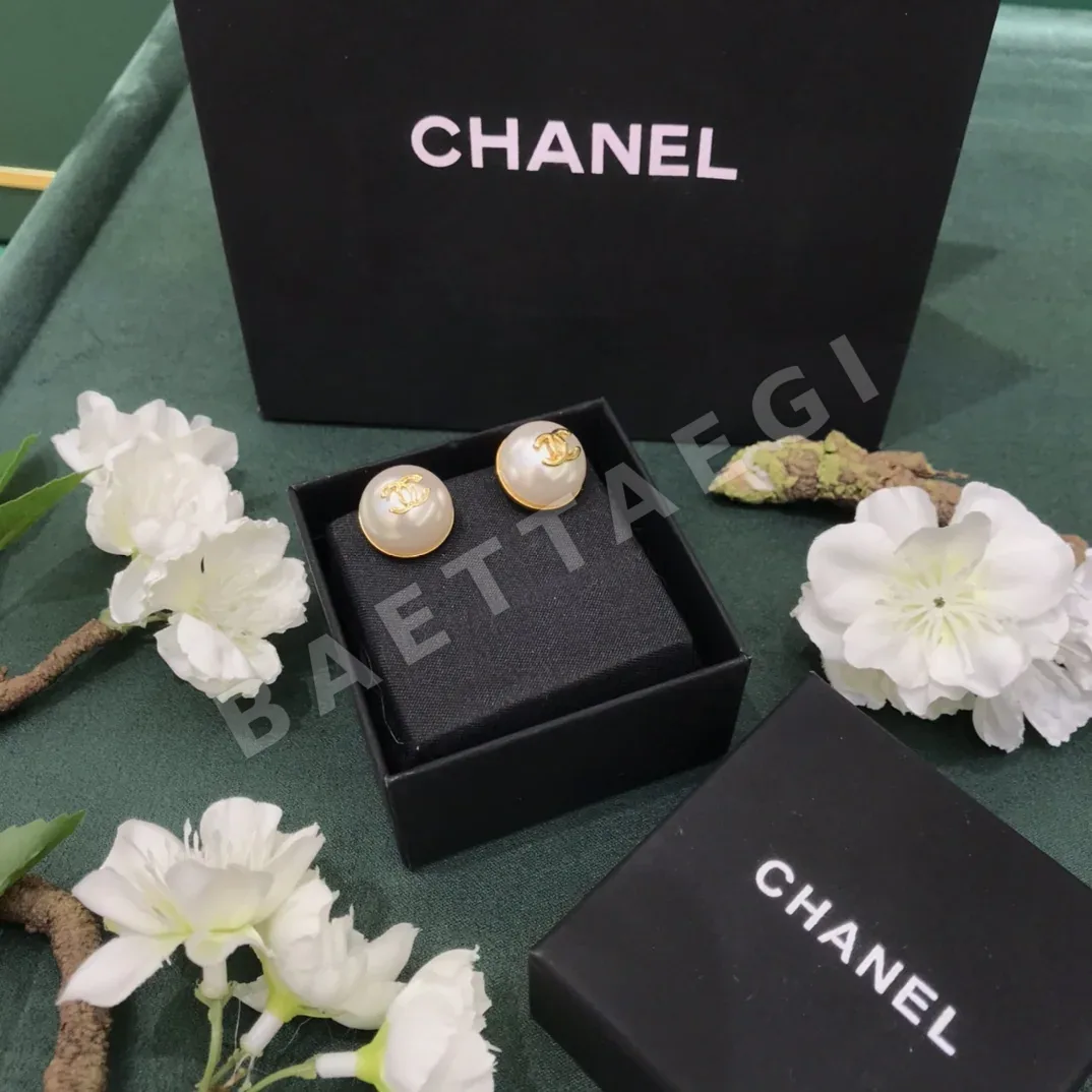 샤넬 더블 C 로고 진주 클립 귀걸이 69092