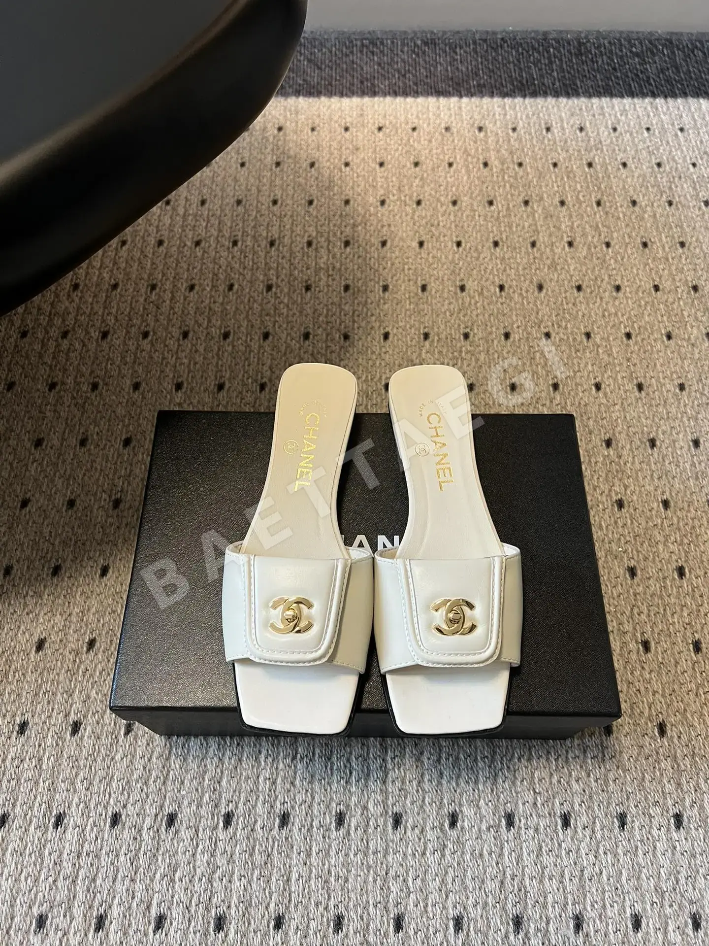 샤넬 더블 C 스퀘어 토 샌들 95560