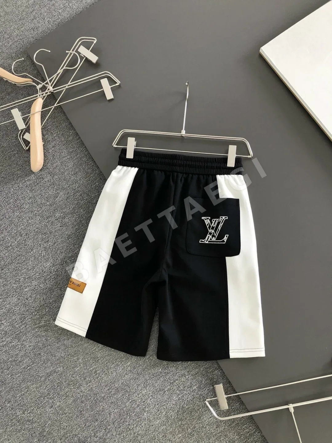 루이비통 남성 자수 반바지 상세 이미지 3