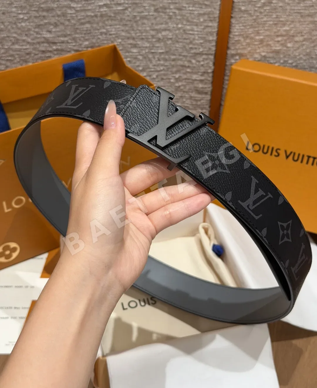루이비통 이니셜 리버시블 소가죽 벨트 40mm 상세 이미지 3