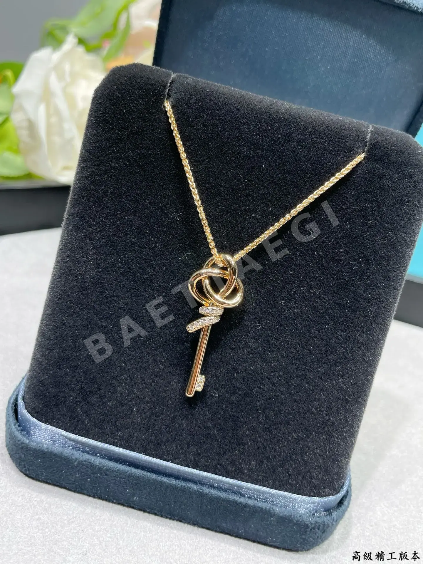 티파니 18K 골드 다이아몬드 T 노트 키 목걸이 상세 이미지 3