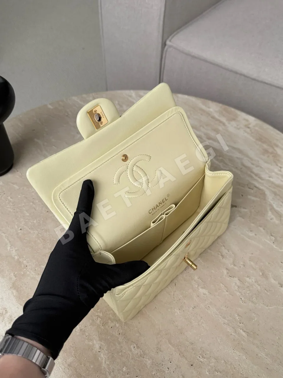 샤넬 골드 장식 가방 33034
