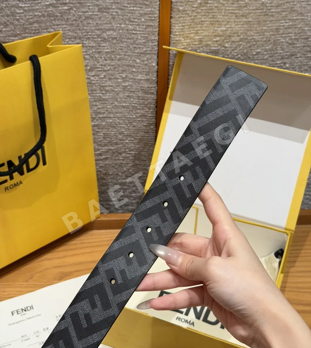 펜디 FF 모노그램 송아지가죽 리버시블 벨트 상세 이미지 9