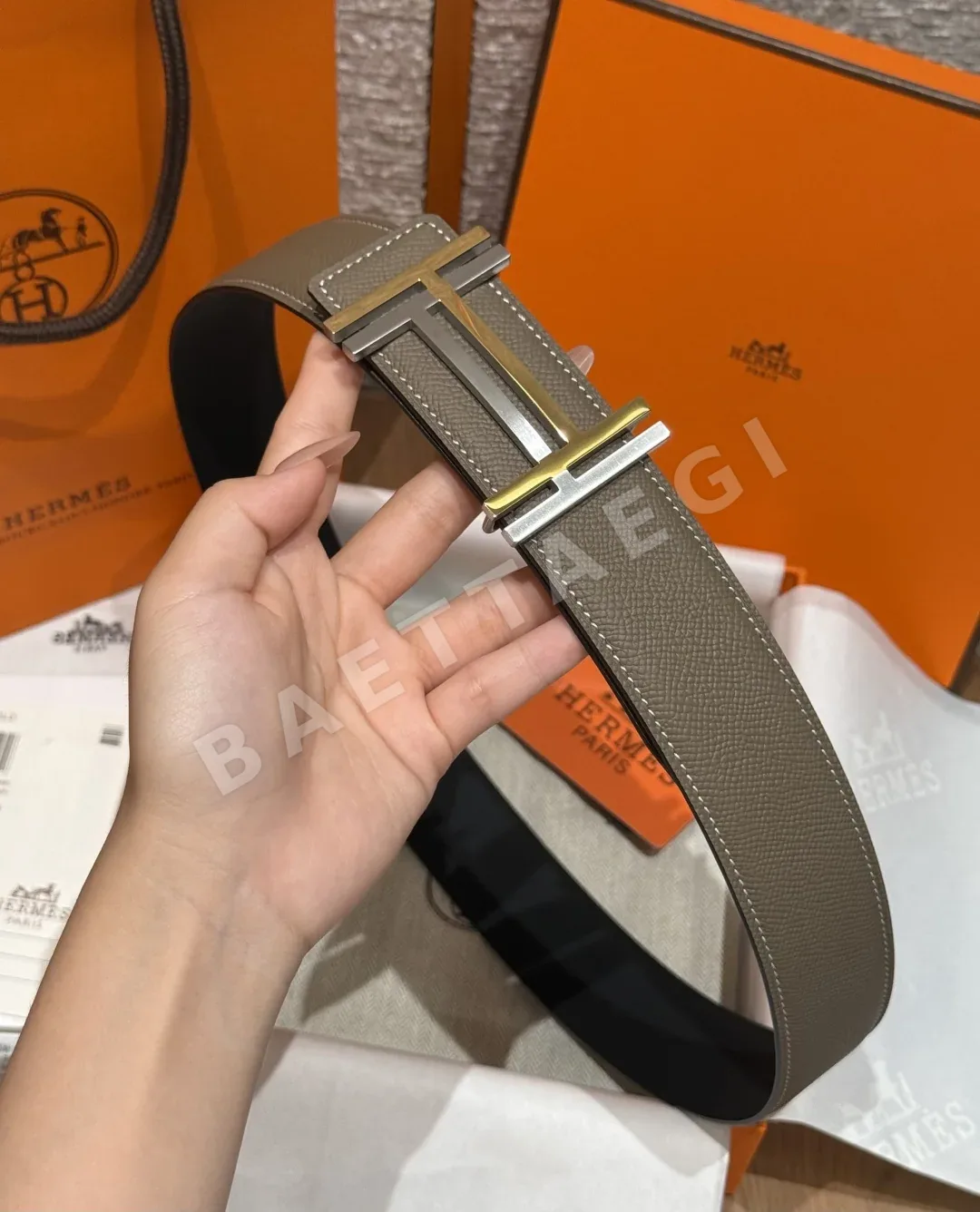 루이비통 H 버클 리버시블 가죽 벨트 38MM 상세 이미지 3