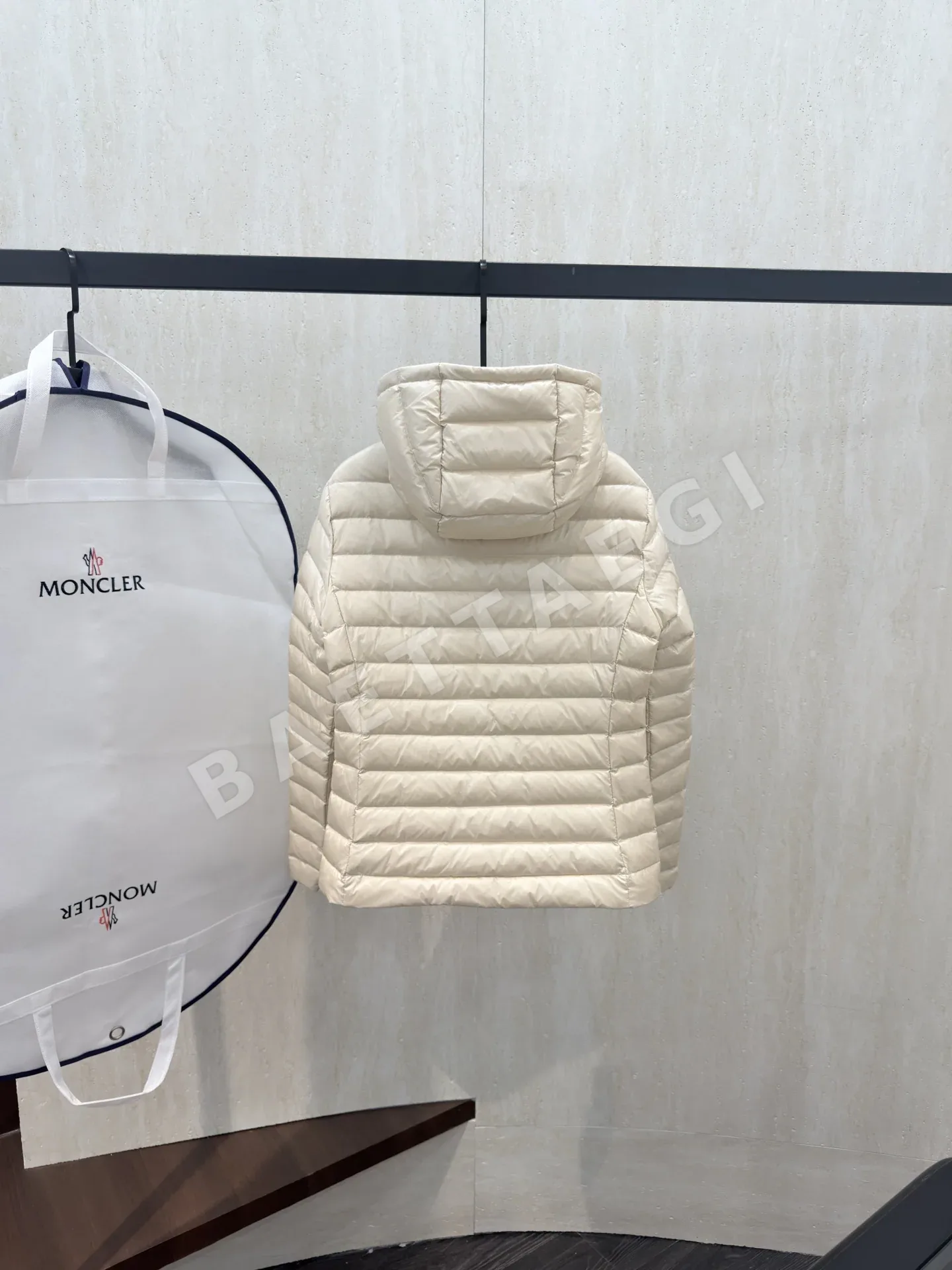 몽클레르 이겔 여성 패딩 상세 이미지 9