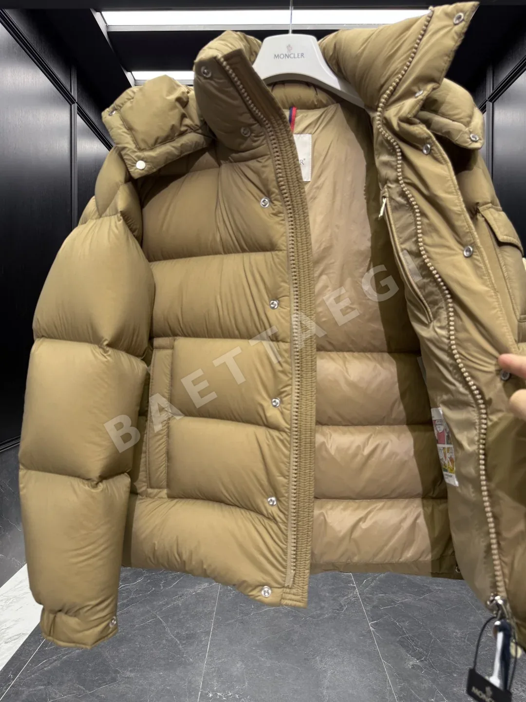 몽클레르 마야 후드 숏 패딩 상세 이미지 8