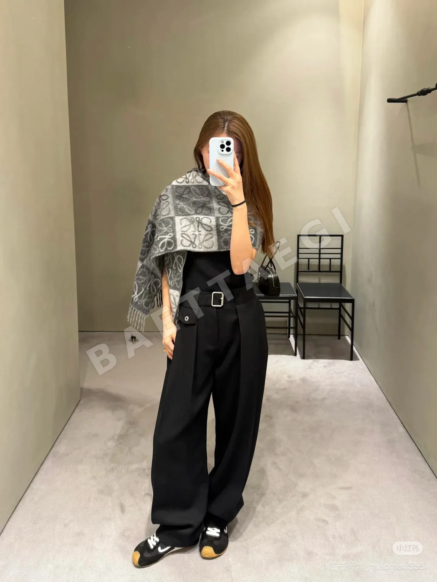 로에베 플리츠 와이드 레그 여성 바지 상세 이미지 6