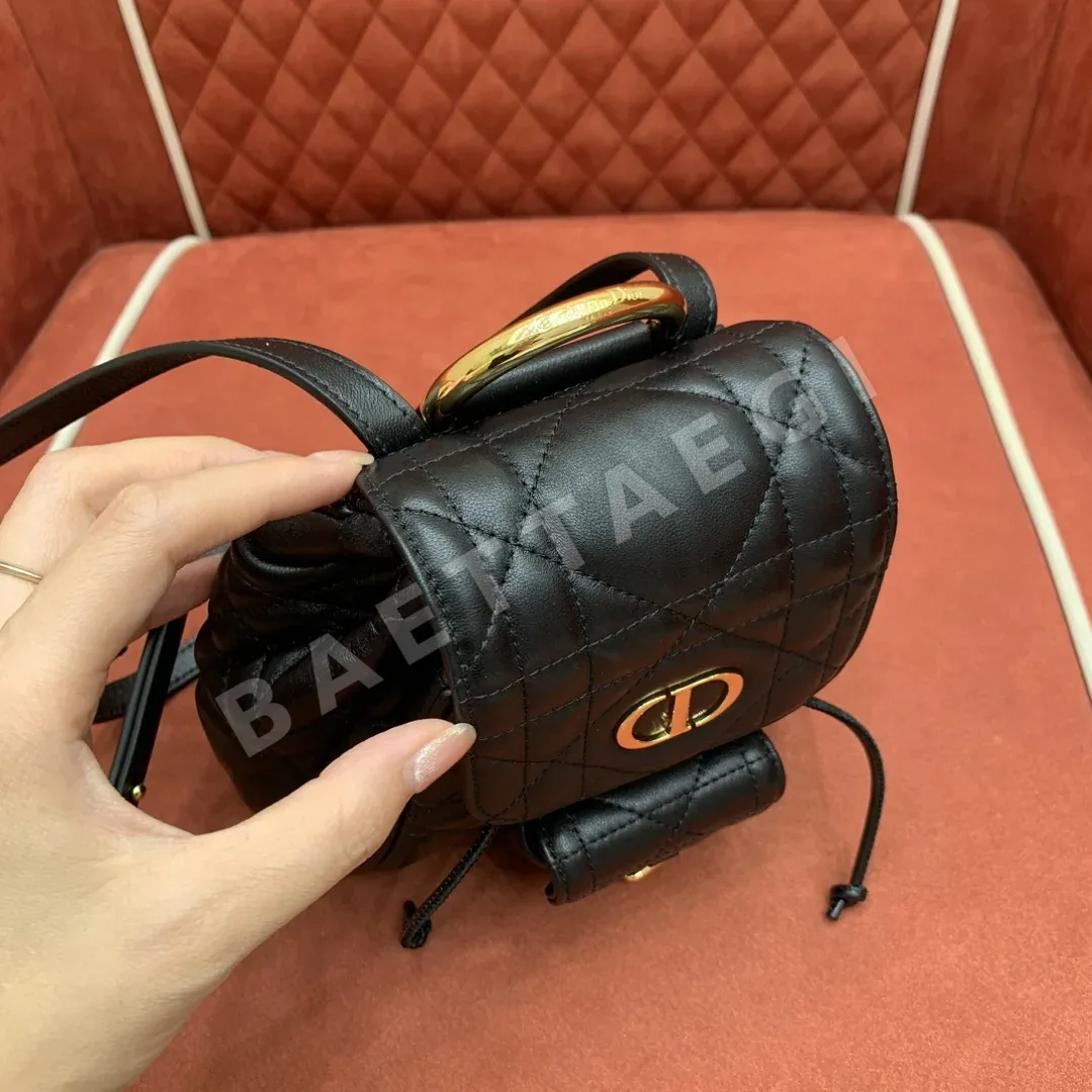 디올 카로 램스킨 백팩 스몰 블랙 상세 이미지 3