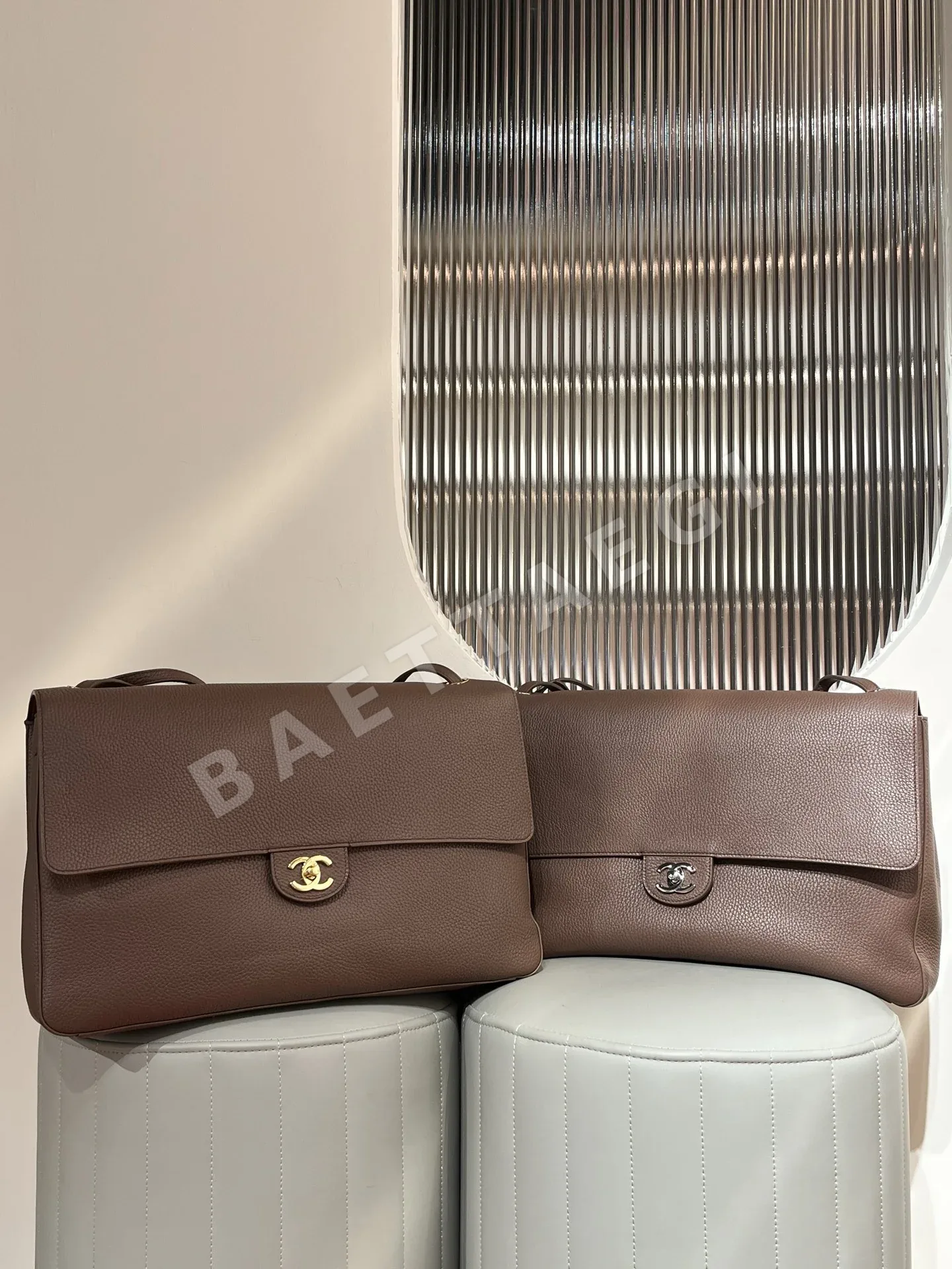 샤넬 지존 맥시 플랩 백(Grained Calfskin, AS6233  136461