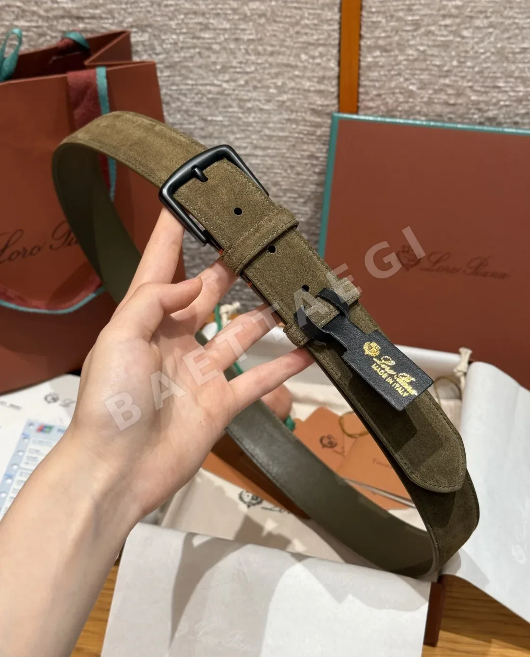 로로피아나 알사벨 송아지가죽 스웨이드 남성용 벨트 상세 이미지 9