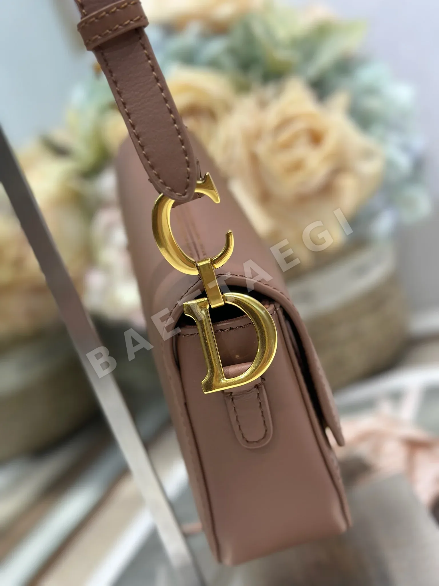 디올 소프트 새들백 가방 상세 이미지 6