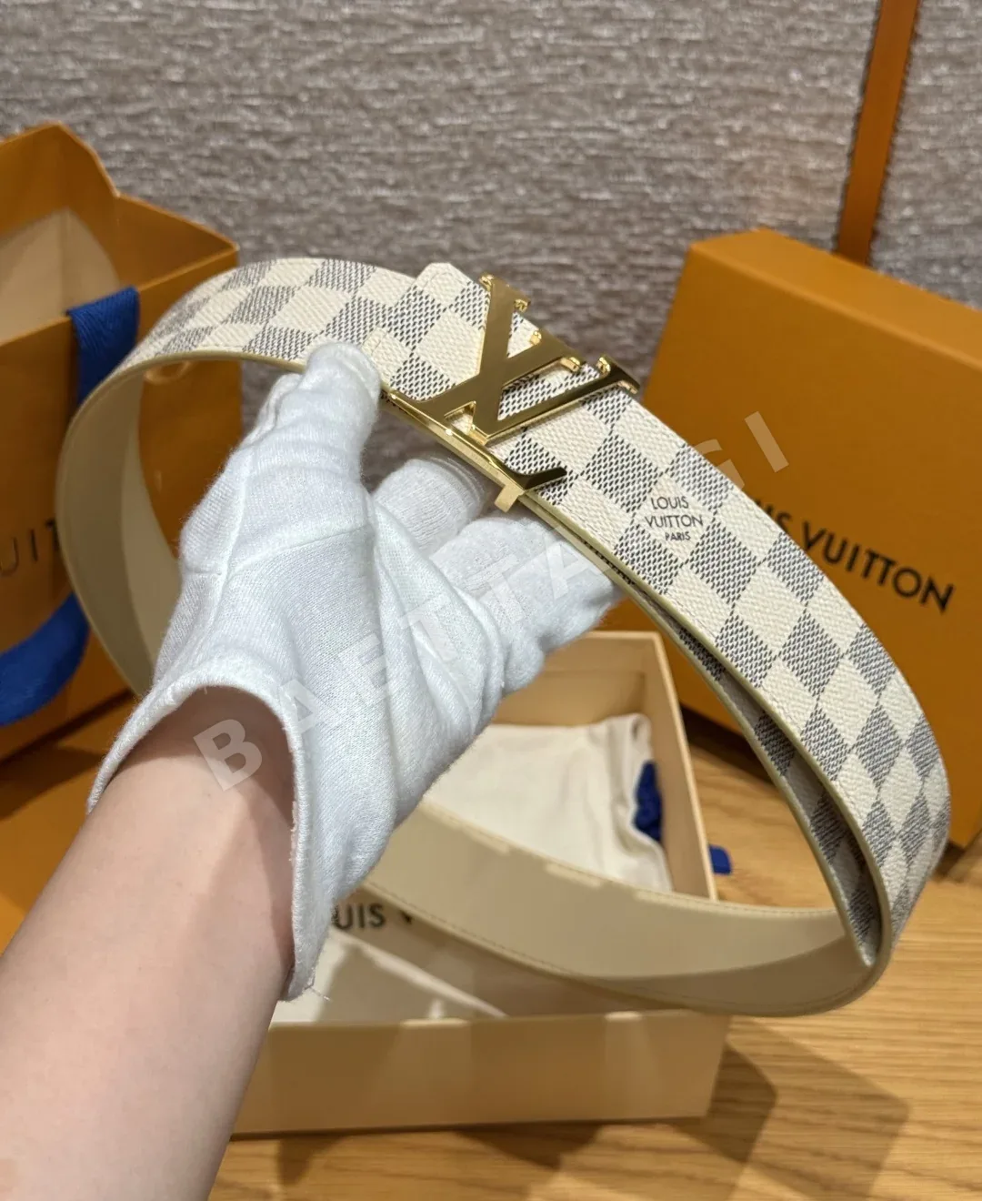 루이비통 LV 이니셜 40mm 리버시블 다미에 아줄 벨트 상세 이미지 8