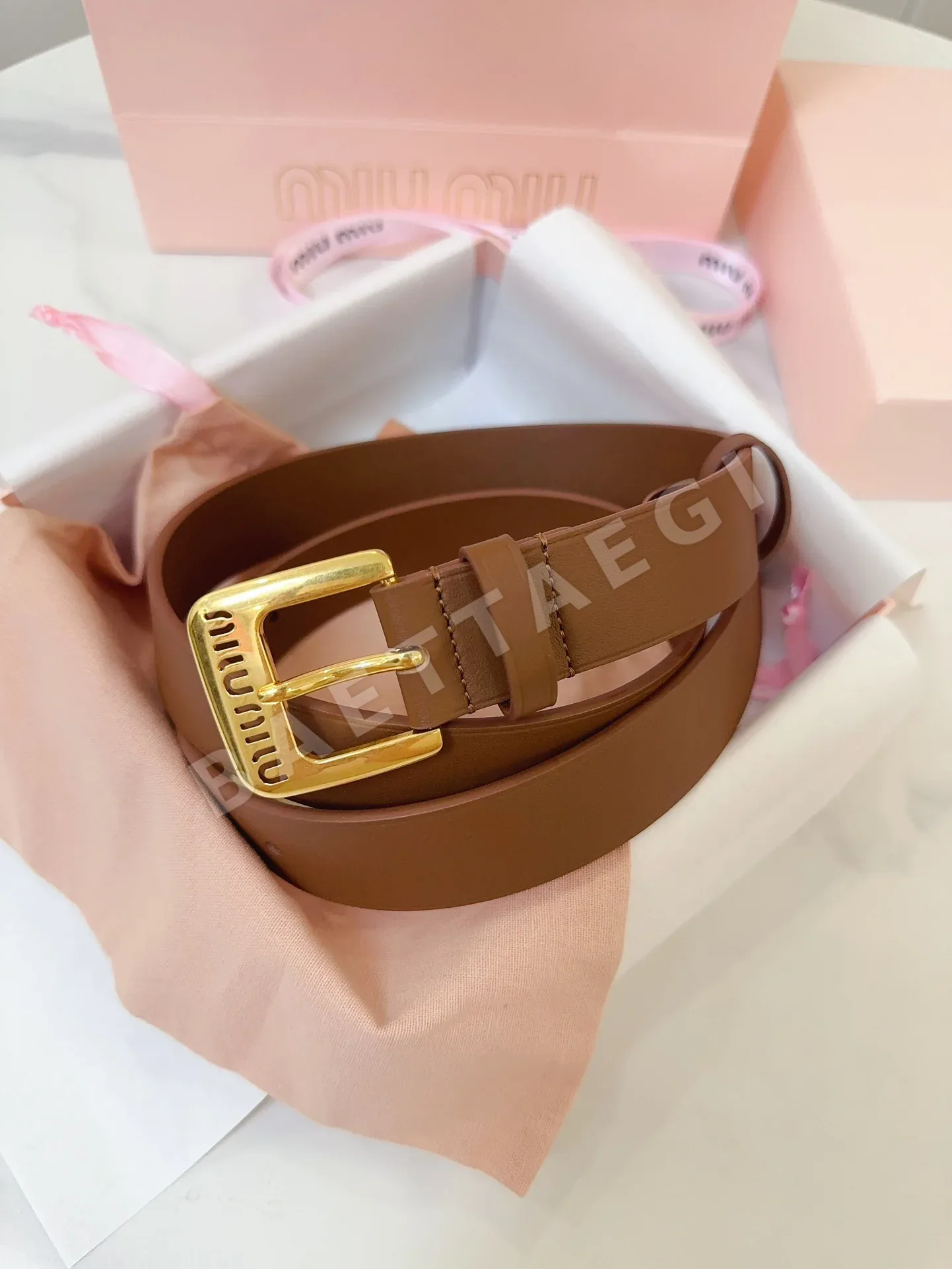 미우미우 카프스킨 로고 벨트 57821