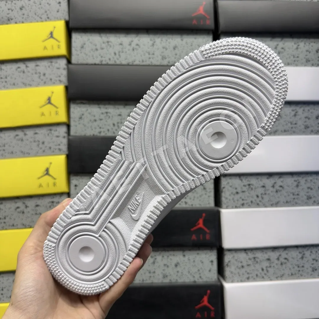 나이키 [XY/PB] 에어 포스 1 로우 IV2857-100 201751 Nike Air Force 1 Low '07 Premium White 상세 이미지 9
