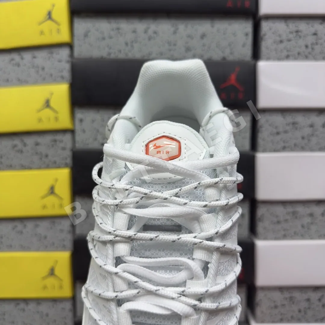나이키 [BD] 에어 맥스 플러스 유틸리티 FJ4232-100 201900 Nike Air Max Plus Utility Safety 상세 이미지 6