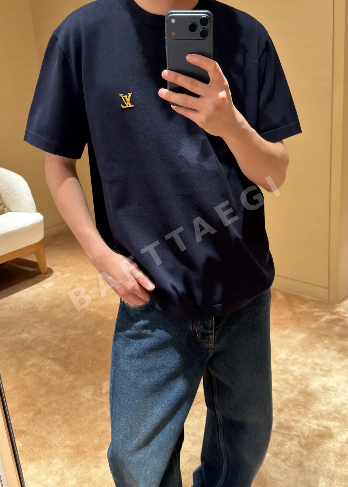 루이비통 네이비 블루 로고 반팔 티셔츠 상세 이미지 9