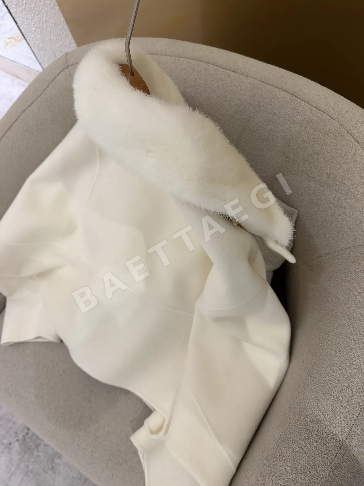 브루넬로쿠치넬리 화이트 여성 자켓 상세 이미지 5