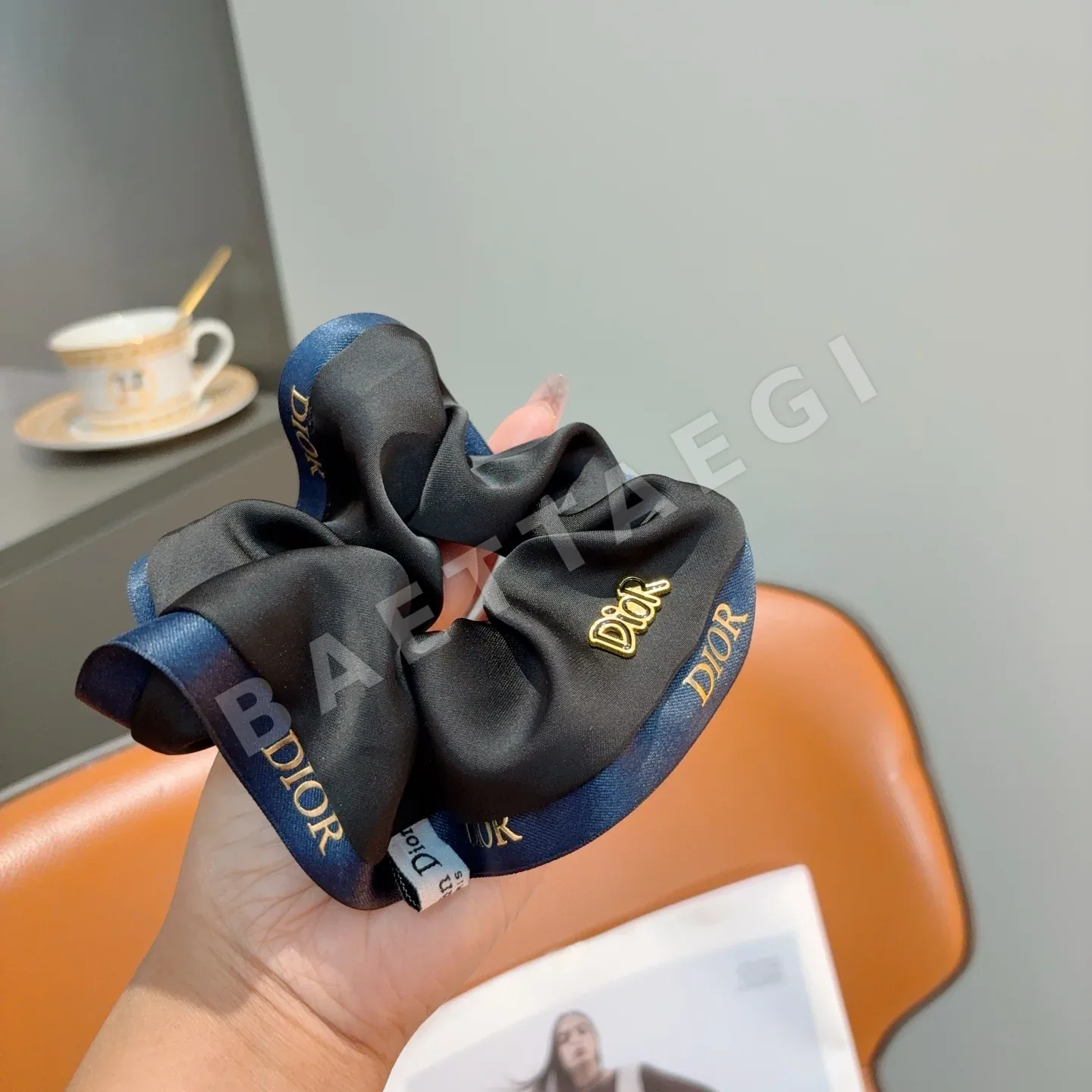 디올 꽃무늬 헤어밴드 상세 이미지 3