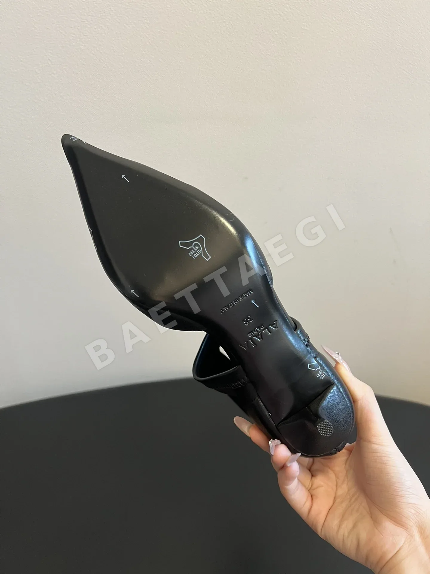 알라이아 포인티드토 엘라스틱 샌들 상세 이미지 9