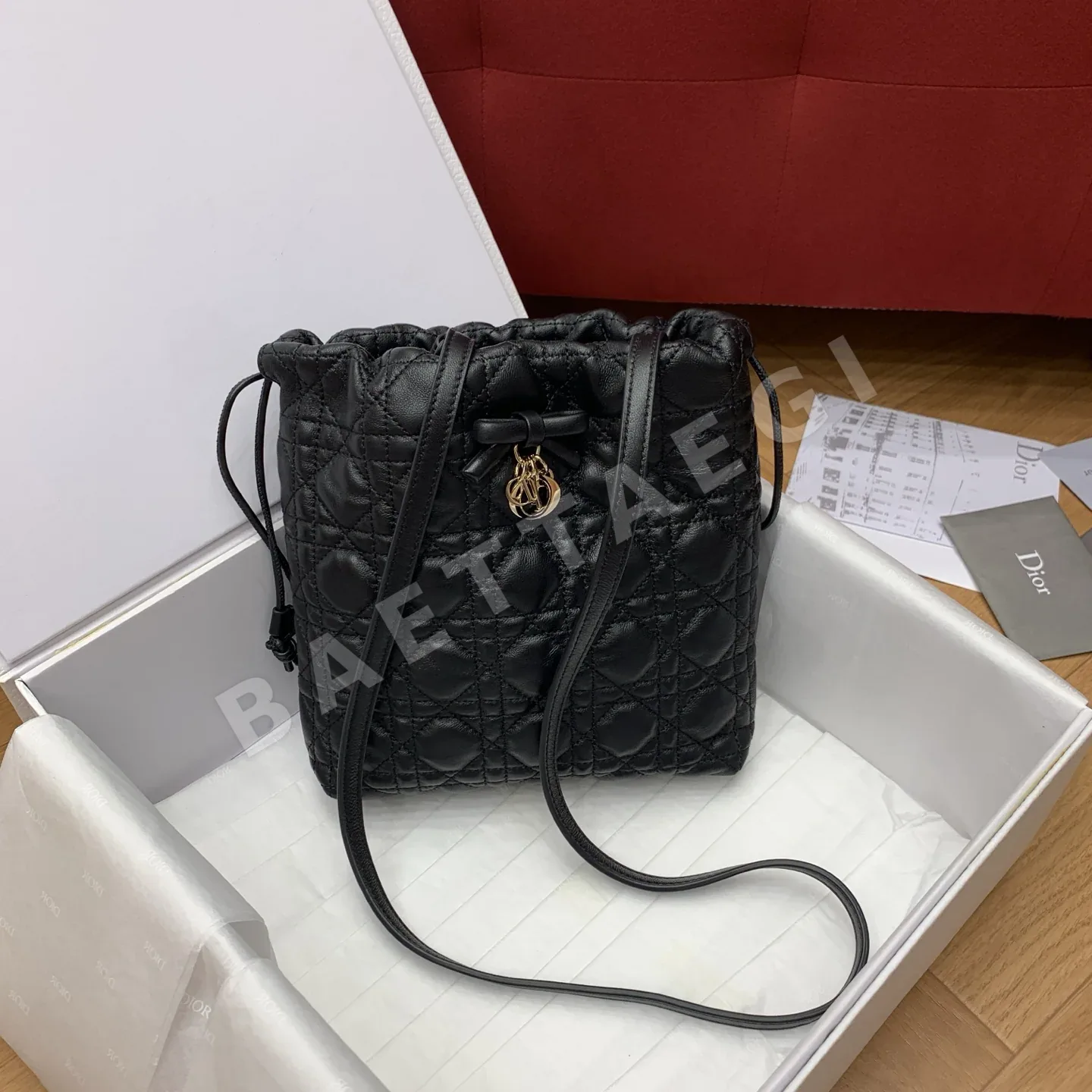 디올 램스킨 퀼팅 복주머니 가방 상세 이미지 2