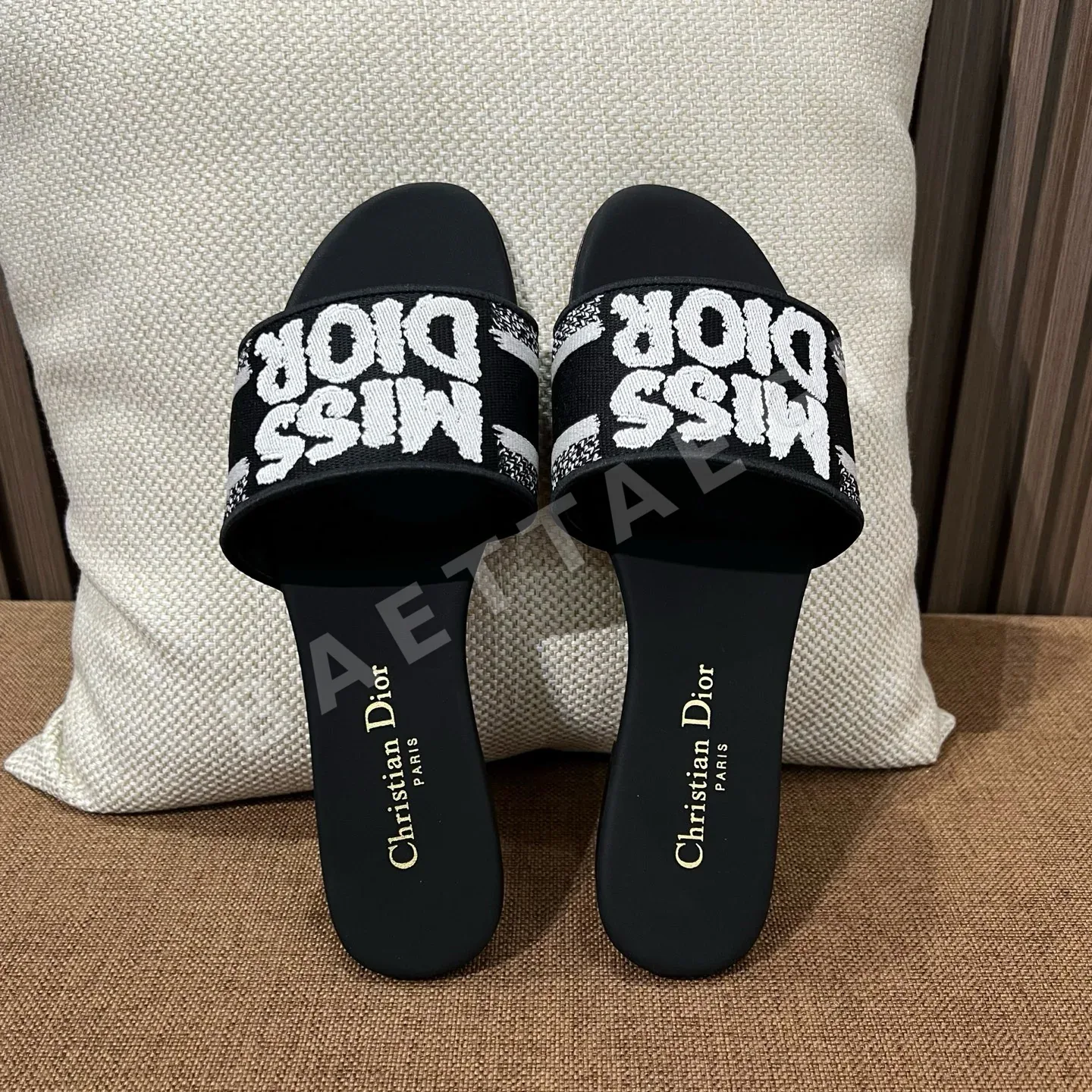 디올 자수 캔버스 샌들 141781