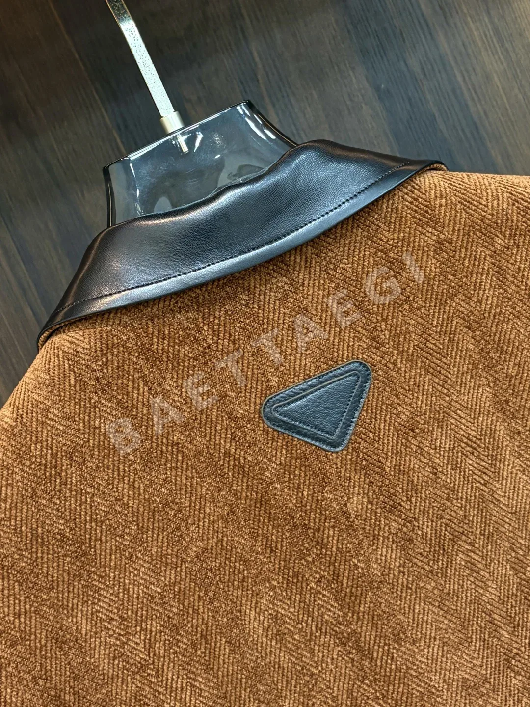 프라다 삼각 메탈 로고 남성 자켓 상세 이미지 8
