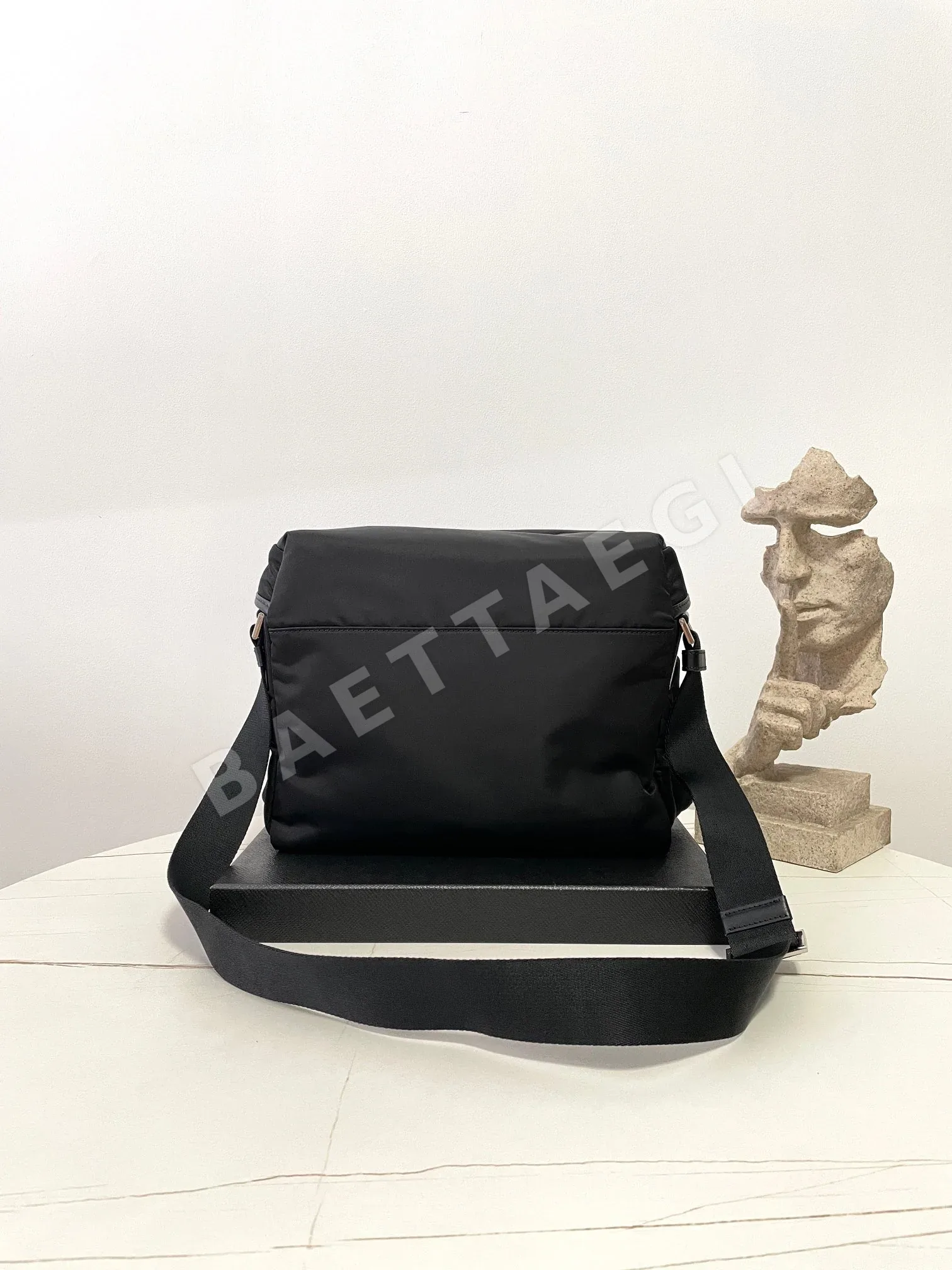 프라다 모터사이클 스타일 나일론 가방 2VD062 상세 이미지 2