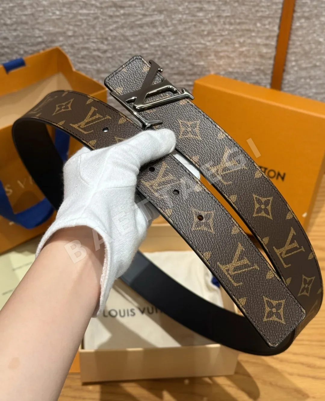 루이비통 LV 이니셜 메탈 버클 40mm 리버시블 벨트 상세 이미지 9