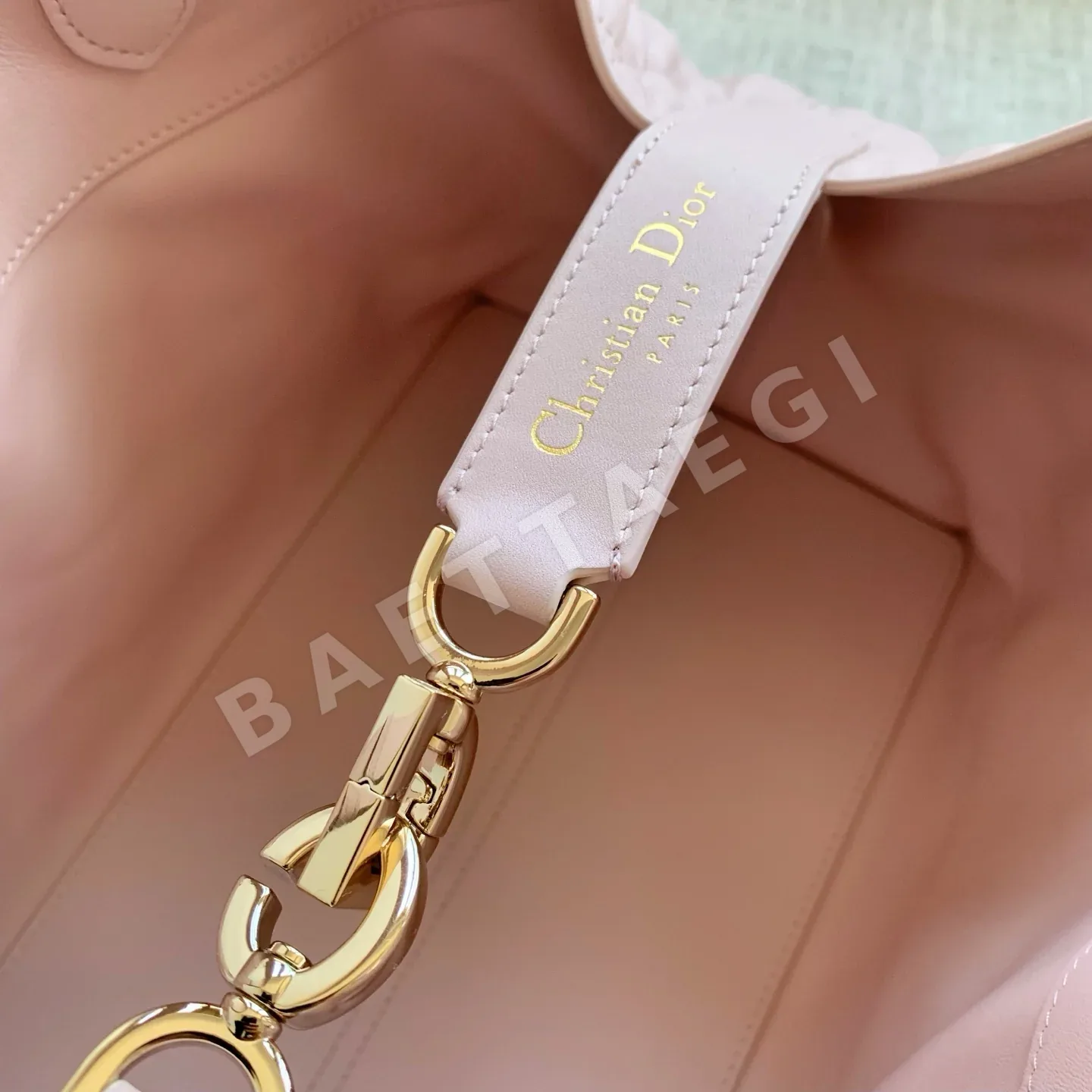 디올 뚜주흐 핑크 송아지가죽 미디엄 가방 상세 이미지 7