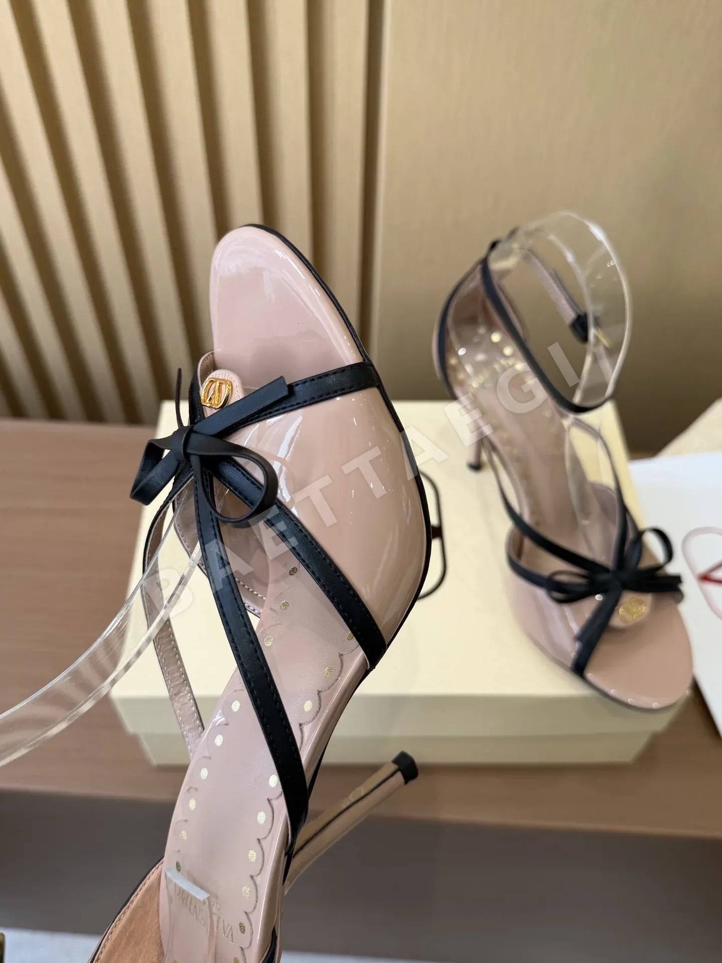 발렌티노 V 버클 보우 하이힐 샌들 상세 이미지 6