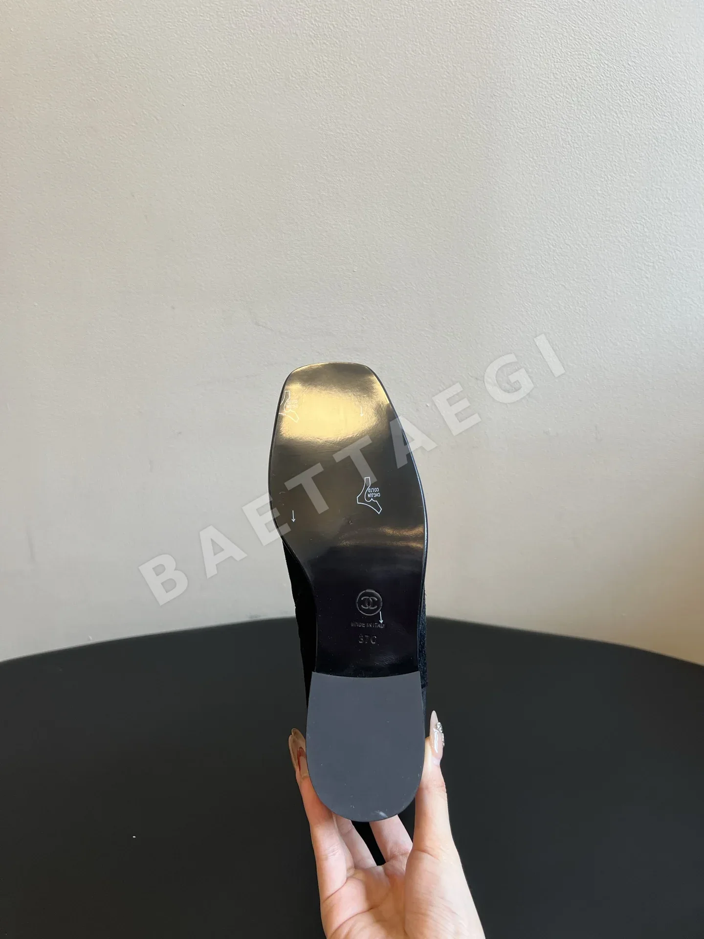 샤넬 부츠 여성 가죽 더블 C 버클 상세 이미지 5
