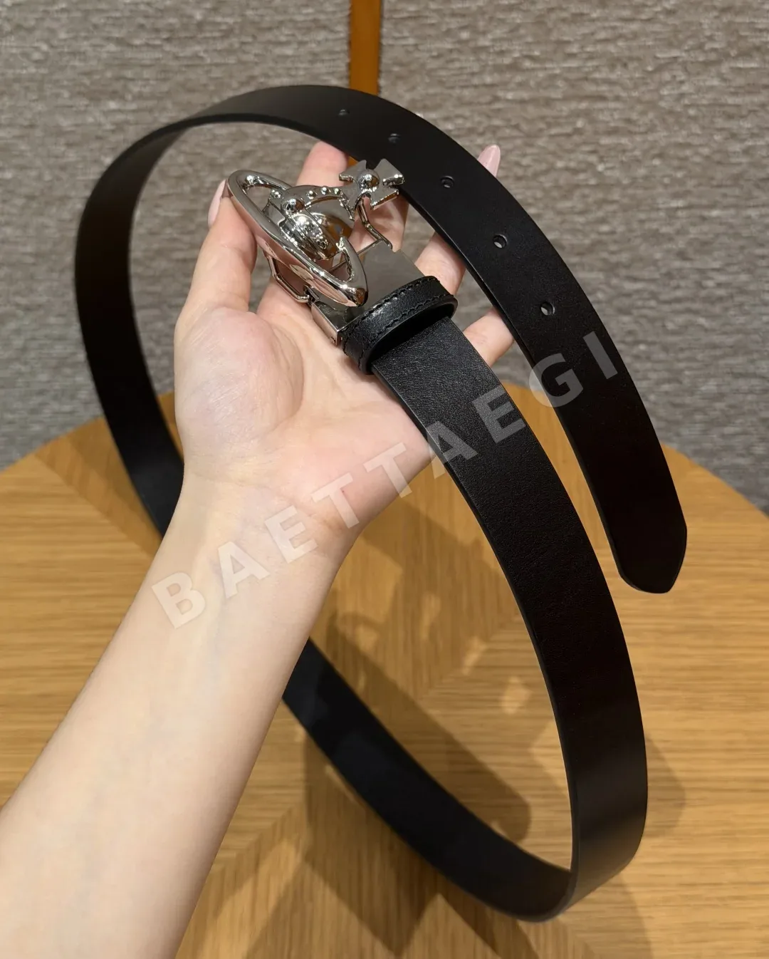 비비안웨스트우드 사턴 오브 버클 가죽 벨트 상세 이미지 3