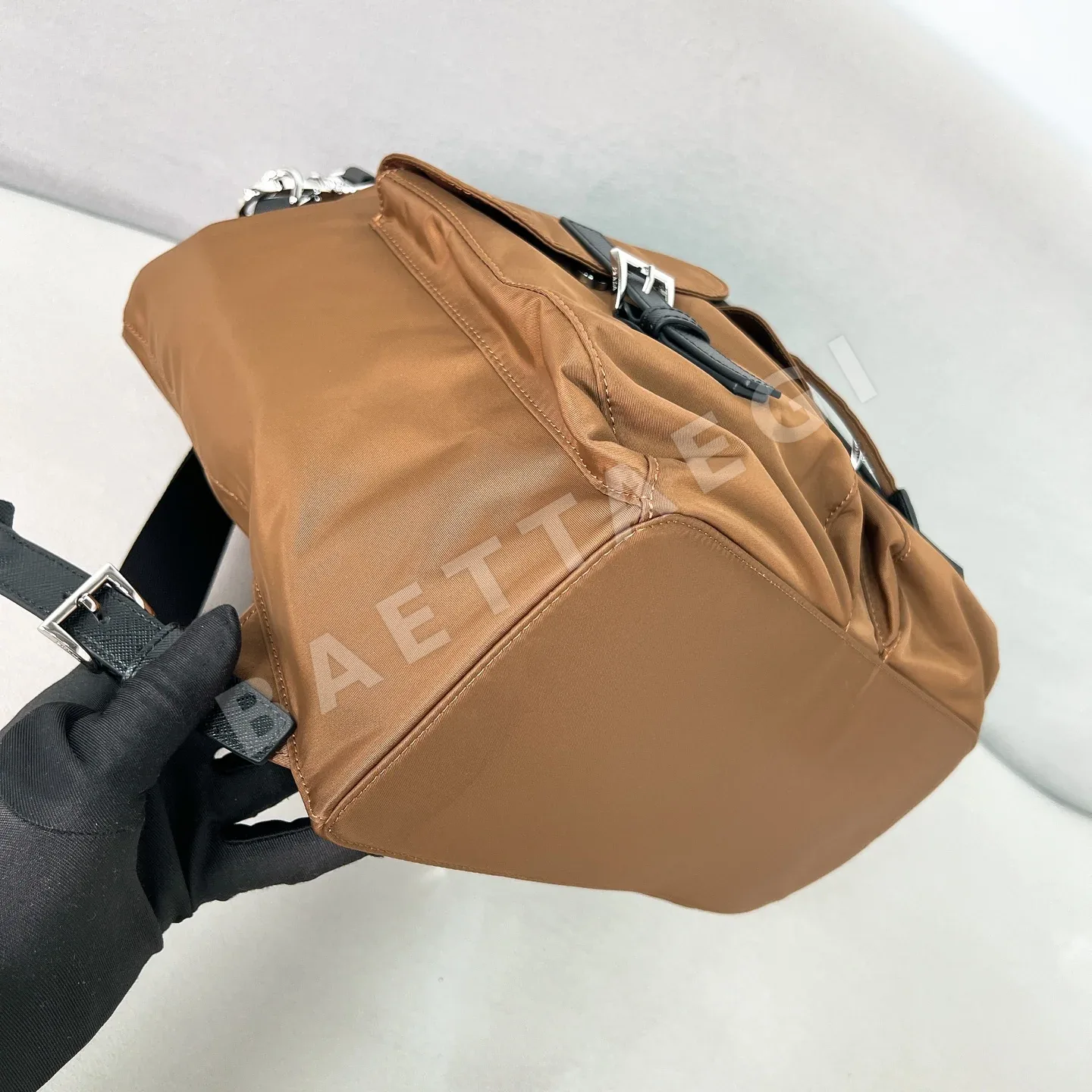 프라다 남성용 나일론 숄더백 2VZ110 상세 이미지 7