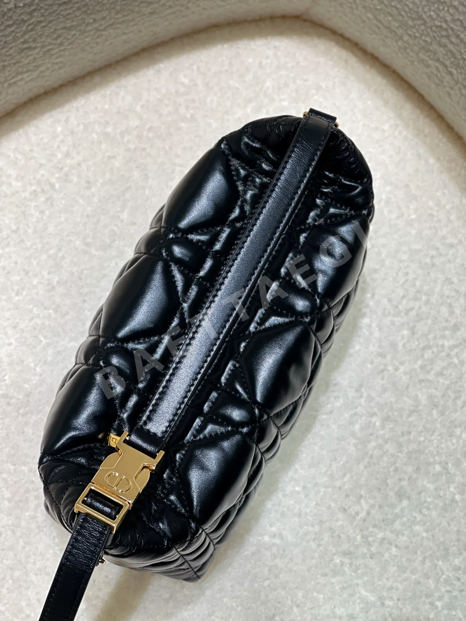 디올 스몰 노마드 백 매크로까나쥬 카프스킨 블랙 상세 이미지 2