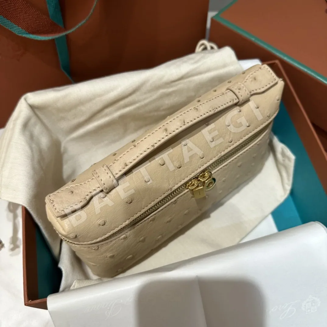 로로피아나 밀크티 타조가죽 크로스바디백 상세 이미지 4