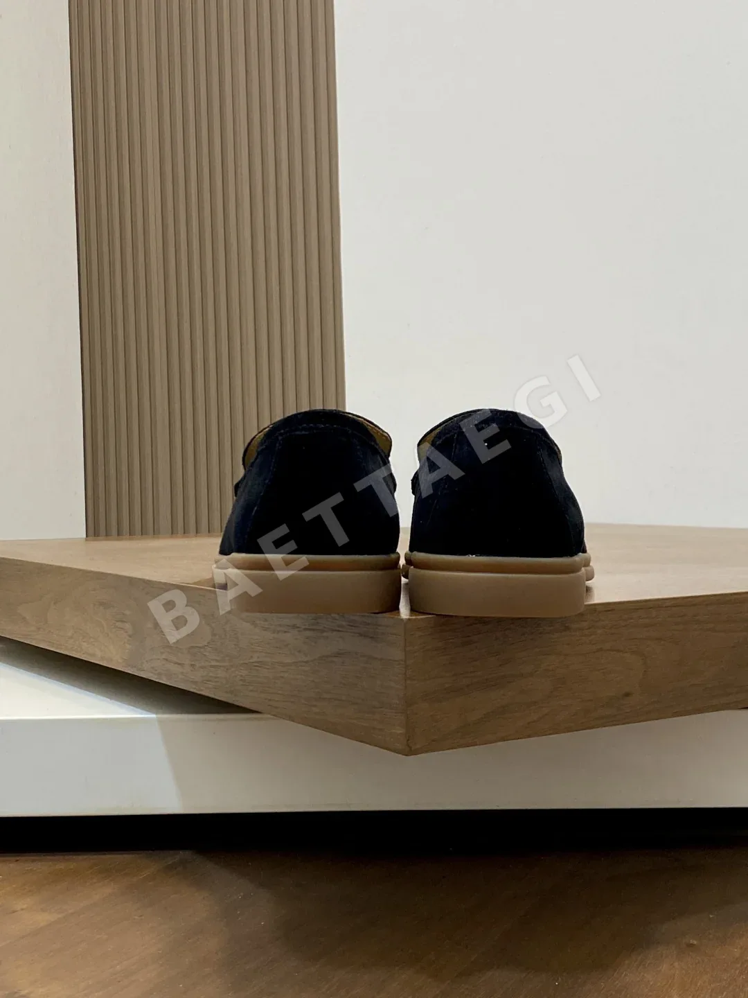 로로피아나 로퍼 스웨이드 이니셜 패턴 상세 이미지 8