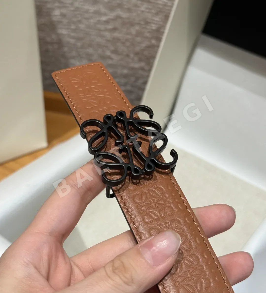 로에베 아나그램 리버서블 송아지가죽 벨트 상세 이미지 7