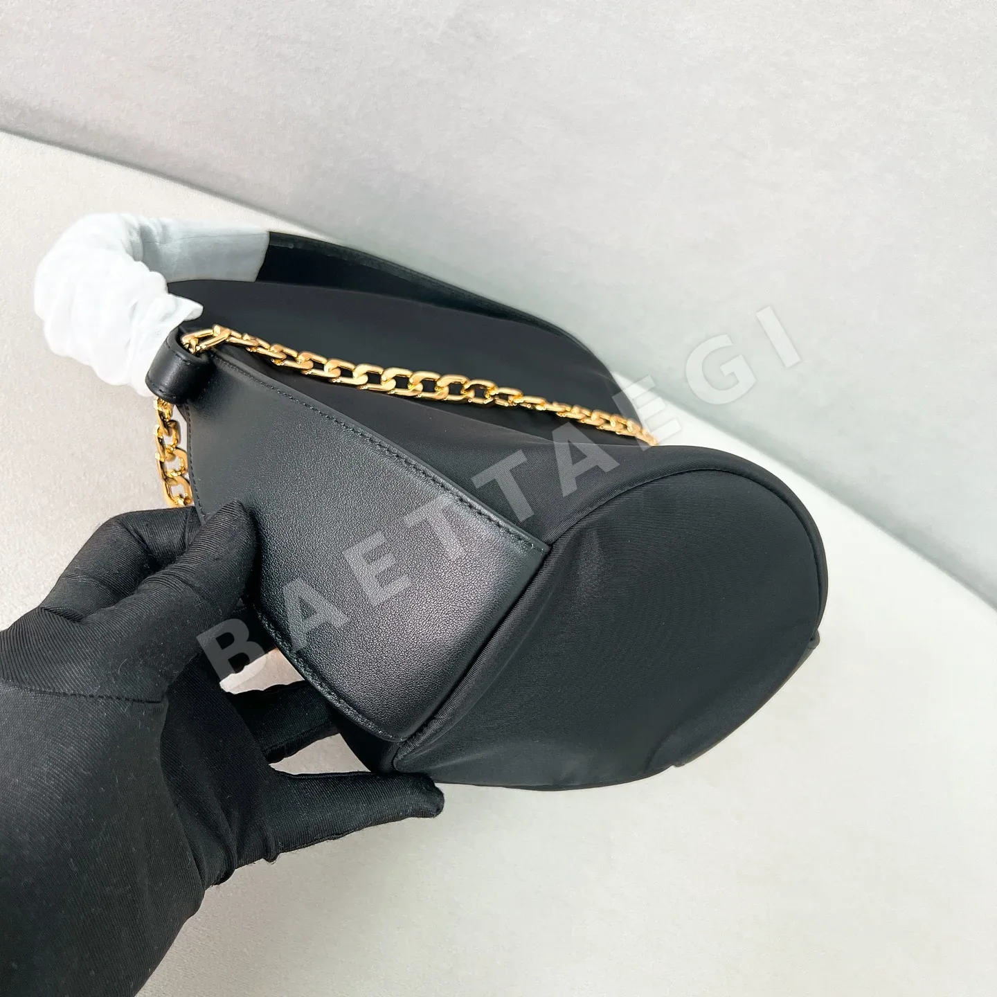 프라다 나일론 버킷 가방 1BE088 상세 이미지 7