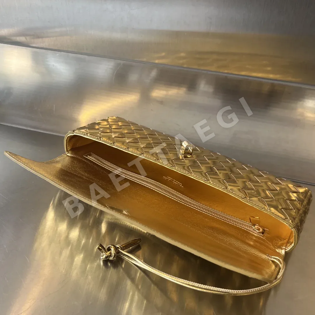 보테가베네타 인트레치오 램스킨 클러치 가방 상세 이미지 6
