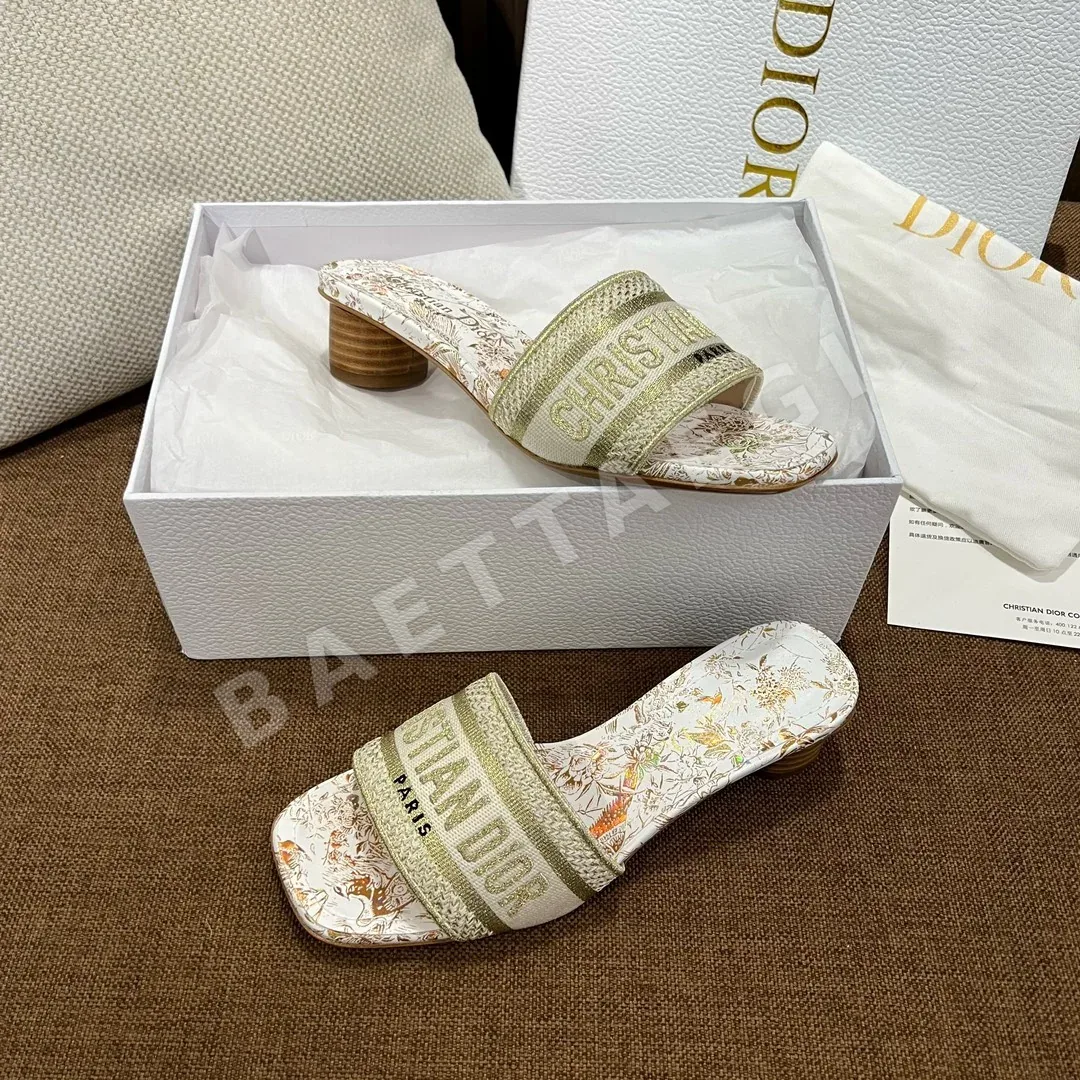 디올 라운드 힐 자수 뮬 141827