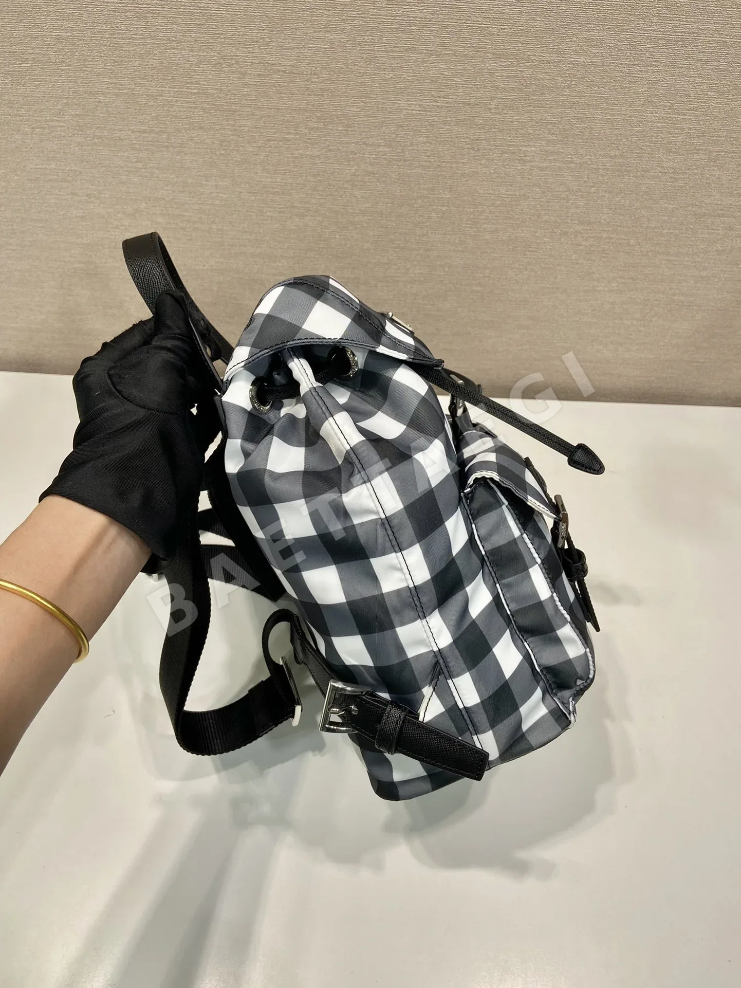 프라다 체크무늬 백팩 1BZ677 상세 이미지 4