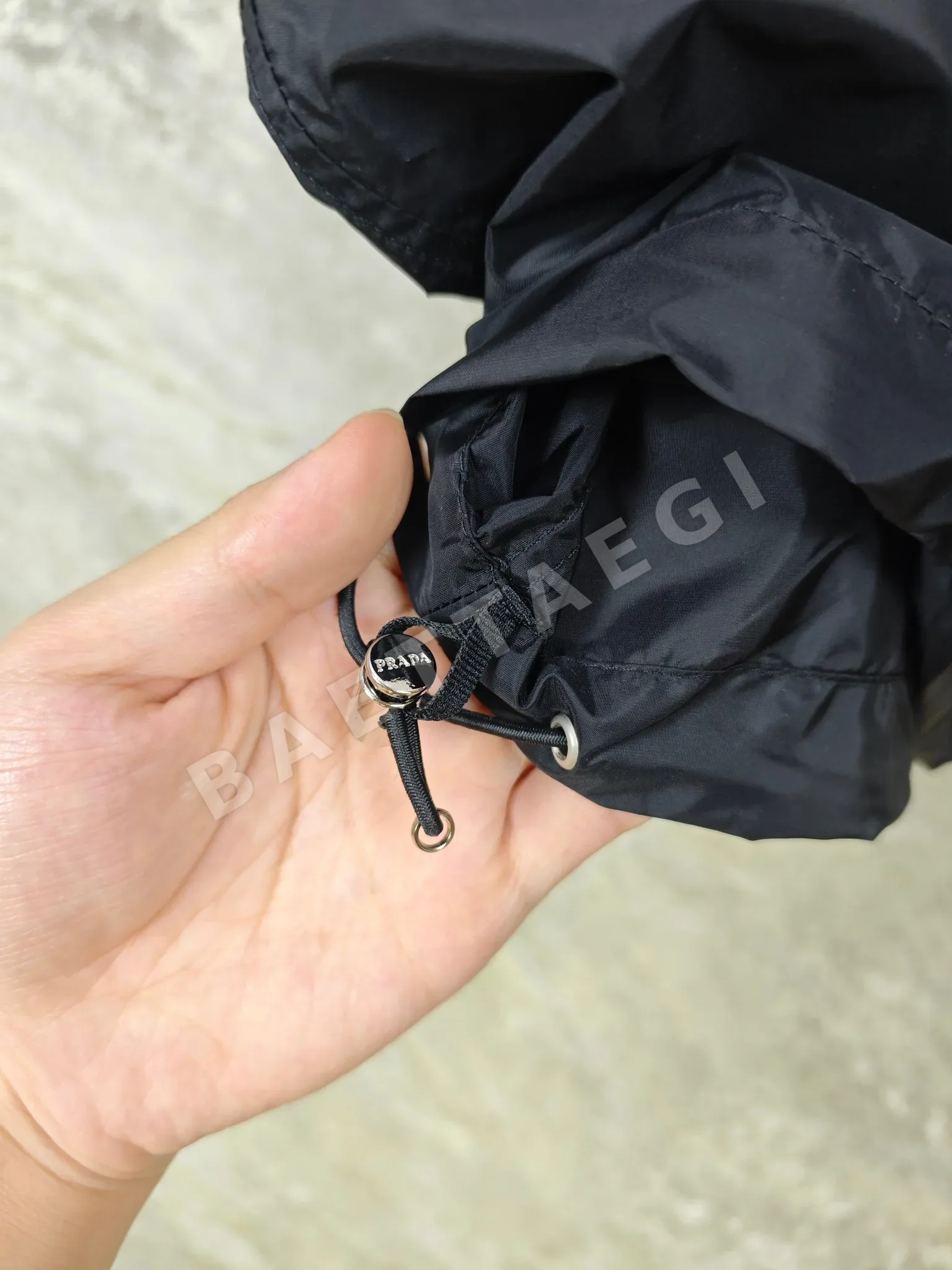 프라다 리사이클 나일론 남성 반팔 티셔츠 상세 이미지 6