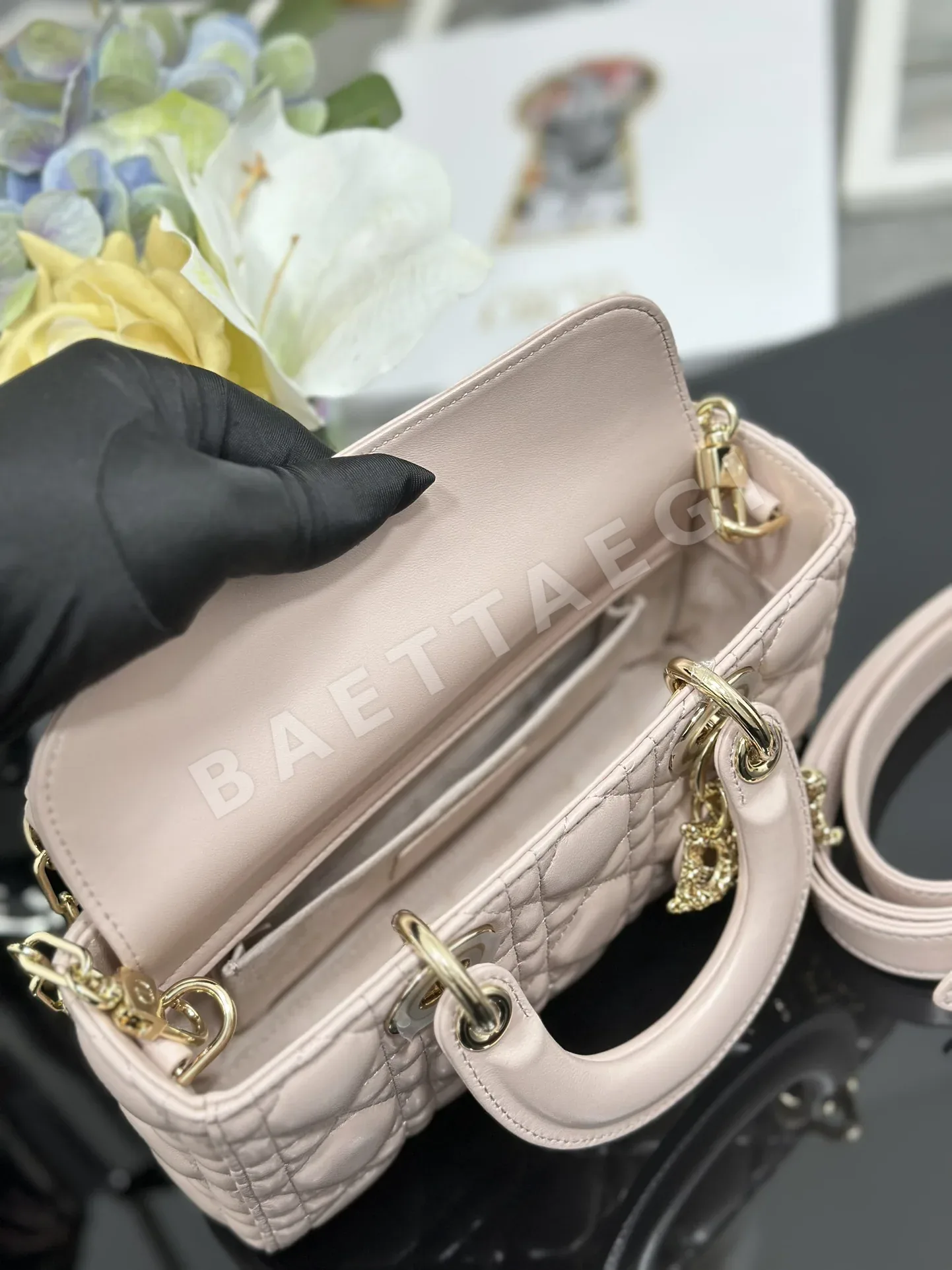 디올 레디 디 조이 호리존탈 램스킨 숄더백 상세 이미지 8