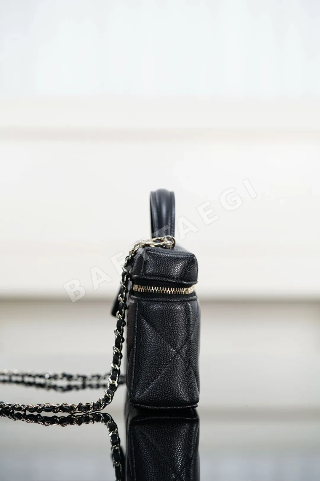 샤넬 케어 25mm 다이아몬드 패턴 소가죽 박스 가방 상세 이미지 7