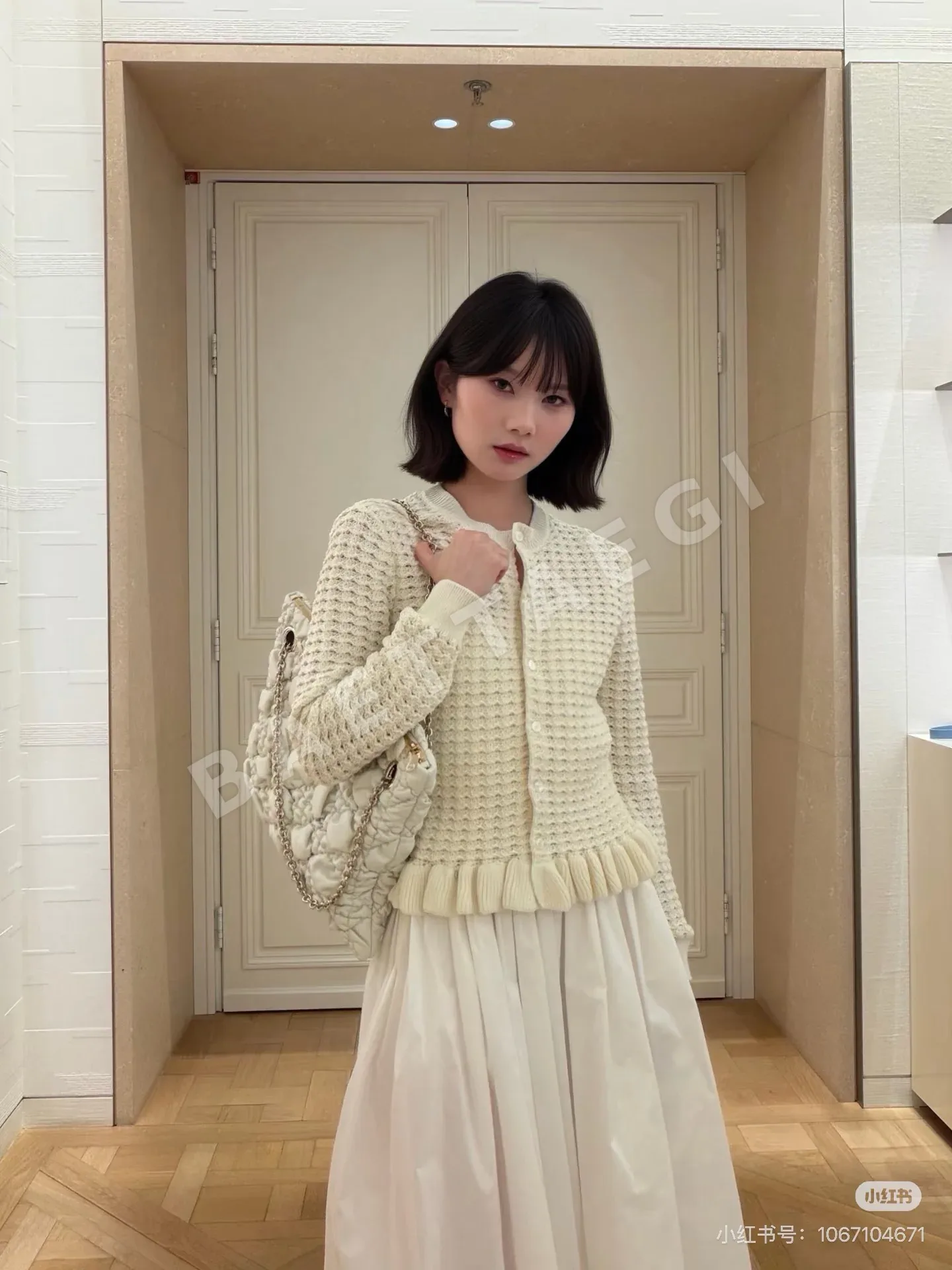프라다 프릴 밑단 와플 니트 슬림핏 여성 가디건 상세 이미지 6