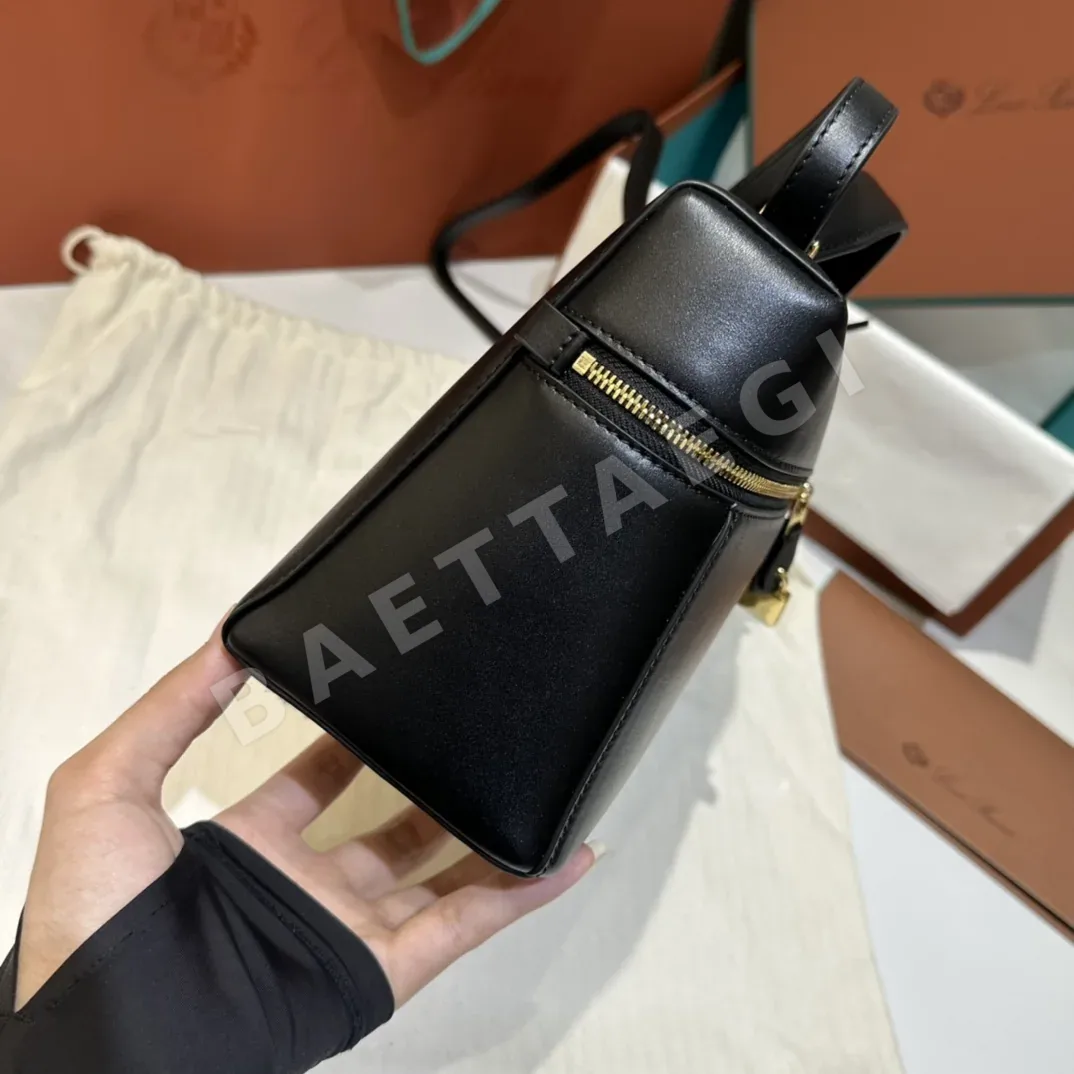 로로피아나 새들 가죽 언더암백 상세 이미지 5