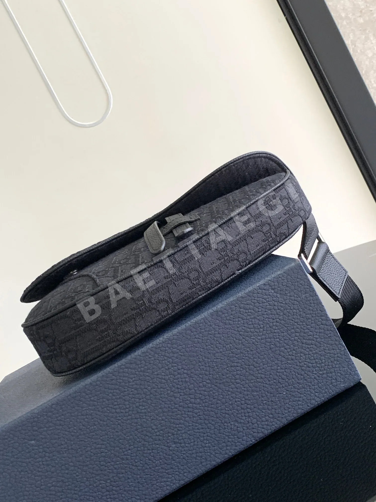 디올 새들 패턴 숄더백 상세 이미지 4