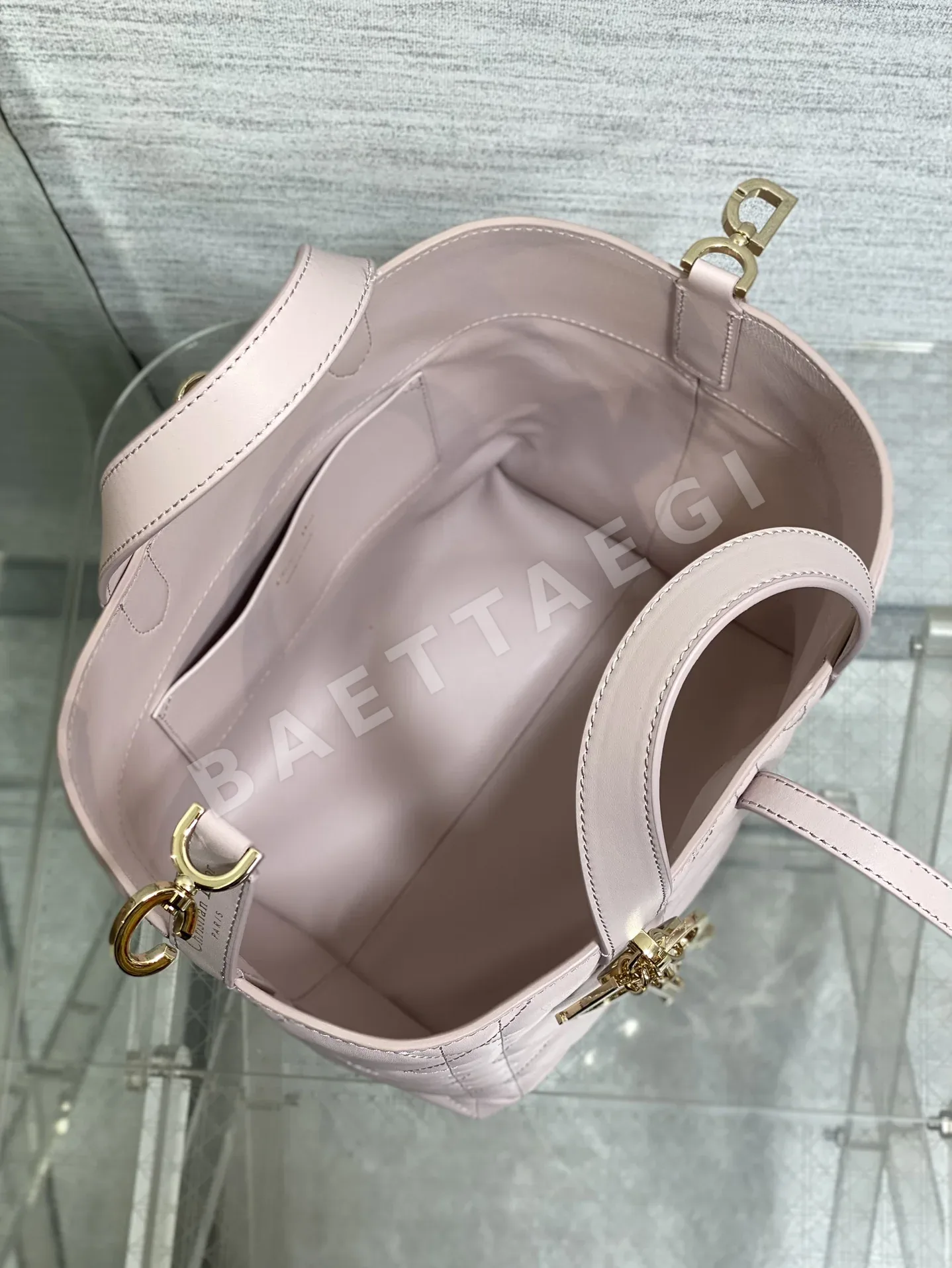 디올 뚜주흐 블랙 카프 스킨 토트백 상세 이미지 8