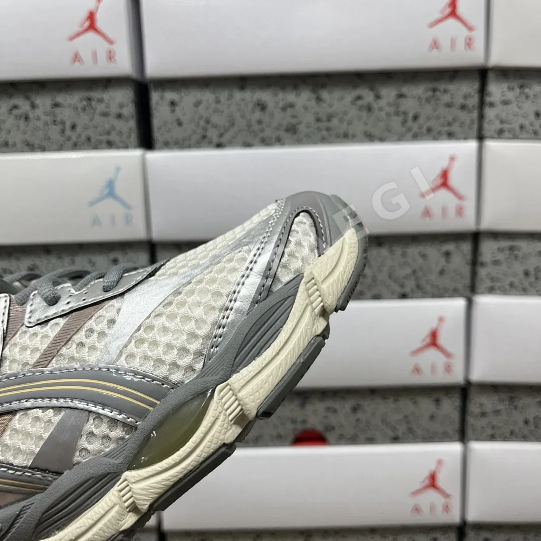 아식스 [TOP] 젤 큐뮬러스 16 1203A733-101 200299 Asics Gel-Cumulus 16 Cream Clay Grey 상세 이미지 8