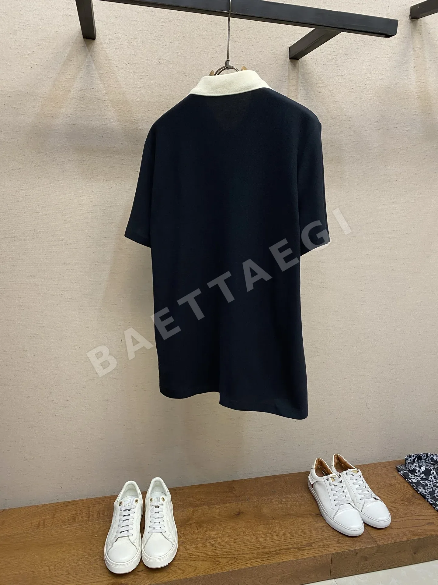 몽클레르 남성 자수 로고 반팔 폴로셔츠 상세 이미지 2